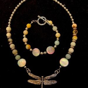 Necklace and bracelet set